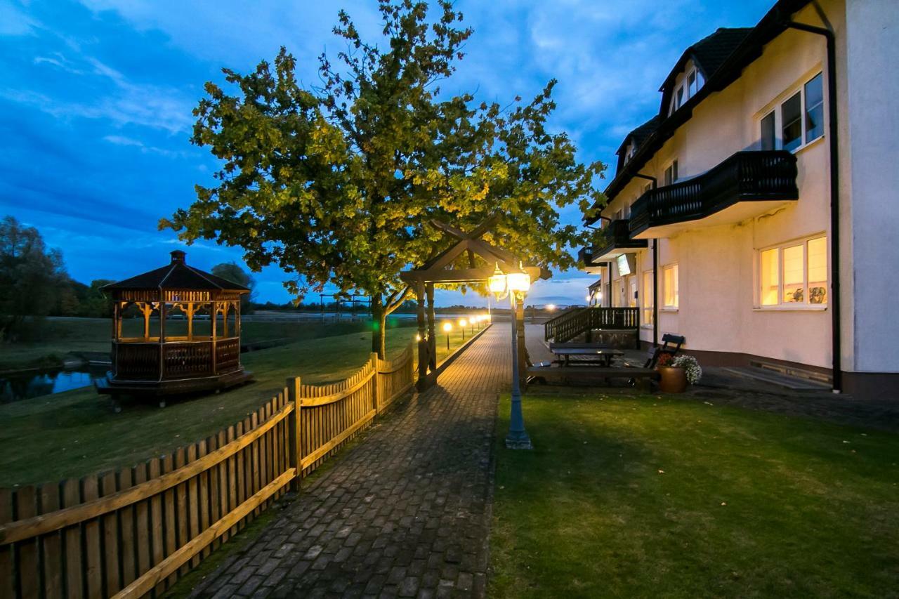 Butenas Hotel Tyla Biržai Zewnętrze zdjęcie